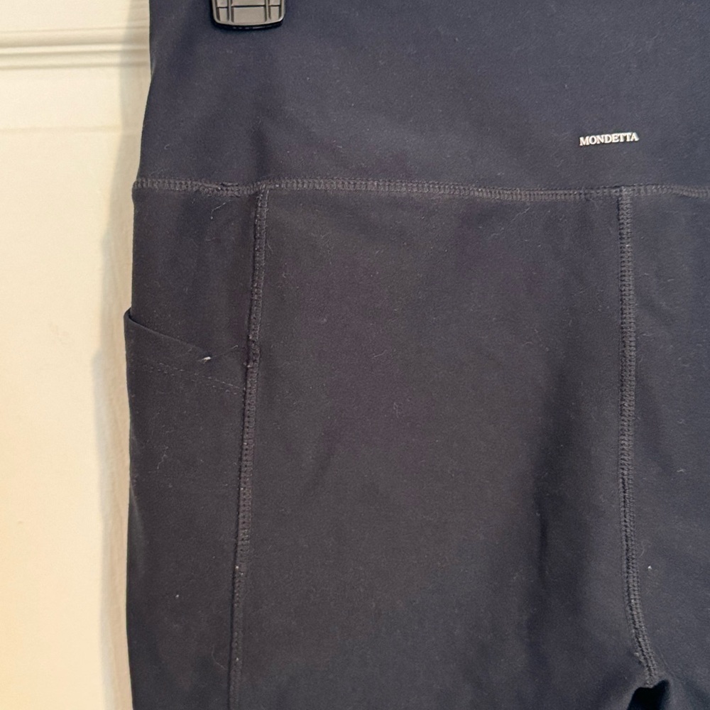 Black Leggings with Pockets - Picture 3 of 7